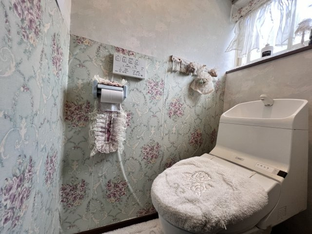 久世南垣内のトイレ|換気のばっちり明るいトイレです♪