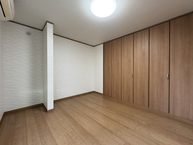 練馬区向山三丁目・中古戸建の洋室|落ち着いた色調の洋室です