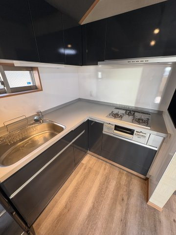 練馬区向山三丁目・中古戸建のキッチン|使いやすいL型キッチンです