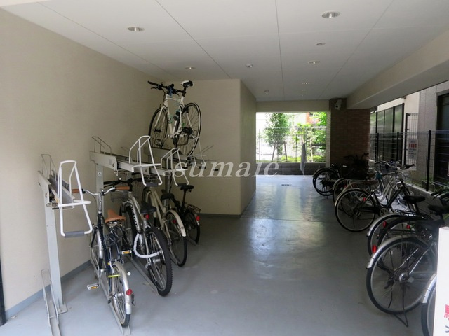 コンフォート駒込のその他共用部分|屋根付きの駐輪スペースあります♪