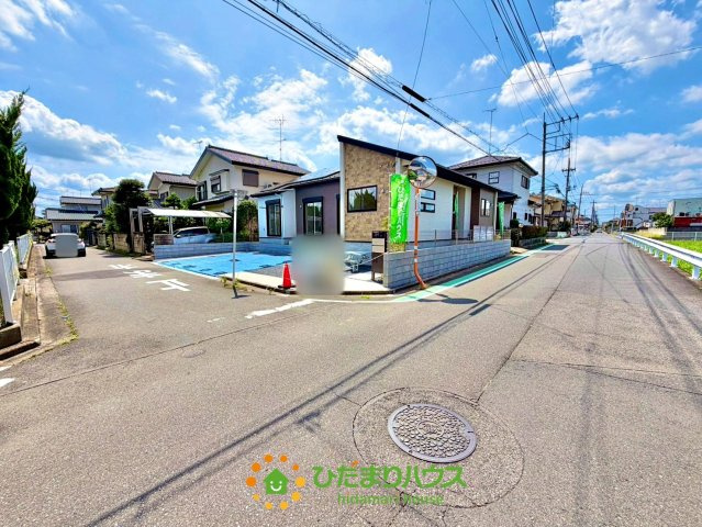 幸手市緑台２丁目１期　新築一戸建ての前面道路含む現地写真