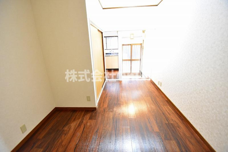 上小阪住宅B棟の居間・リビング