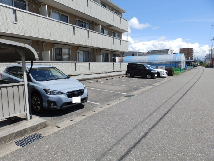 ウィル・フォーレスト B棟の駐車場|駐車場