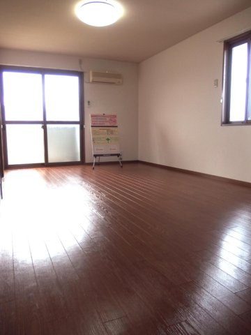 エクセレントヴィラ　B棟の居間・リビング