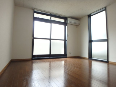 【居間・リビング】 | ピュア河原 | 明るい室内