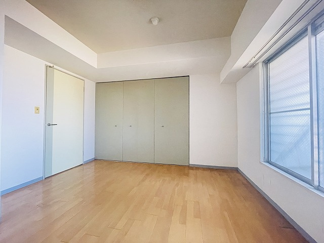 【洋室】 | ロワールマンションアール春日