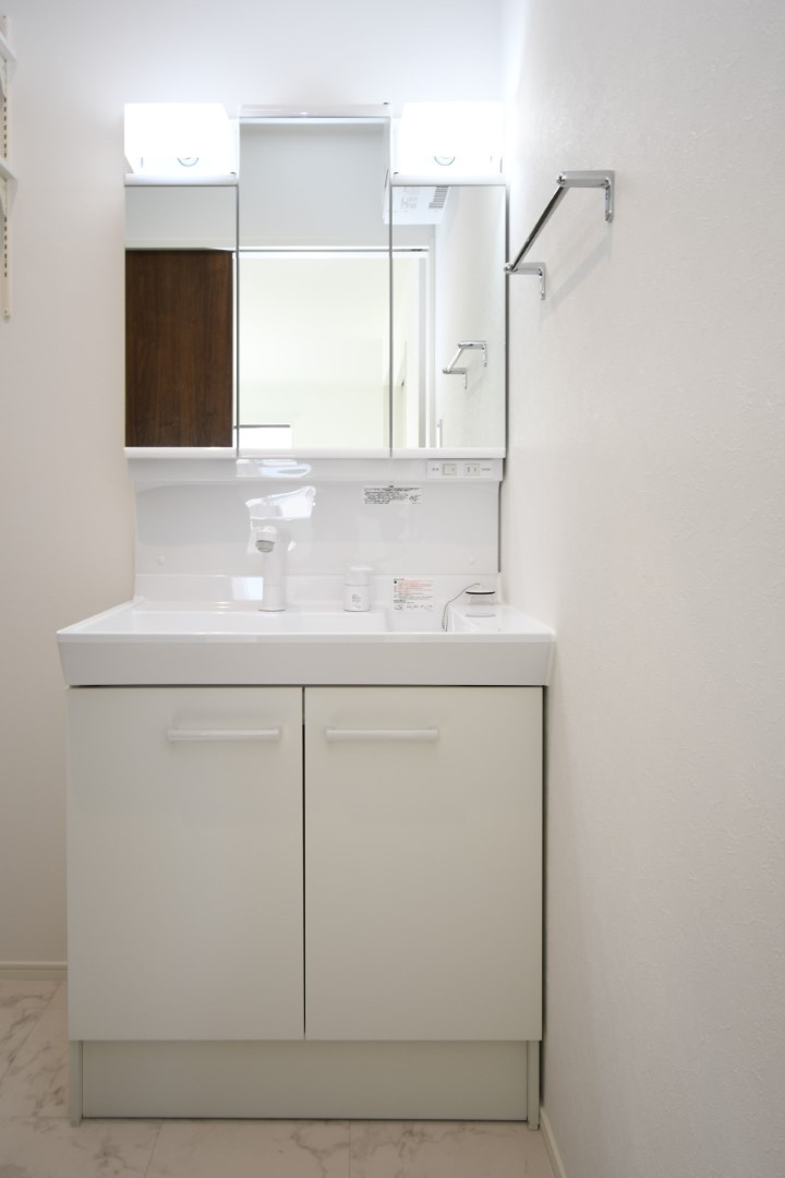 鴨川②　新築戸建て　４LDKの独立洗面台