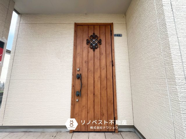 東大阪市荒本2丁目の玄関|【リノベスト不動産】テナント（事業用）物件のご紹介も可能です。事務所移転・新規開業等お気軽にご相談ください♪
