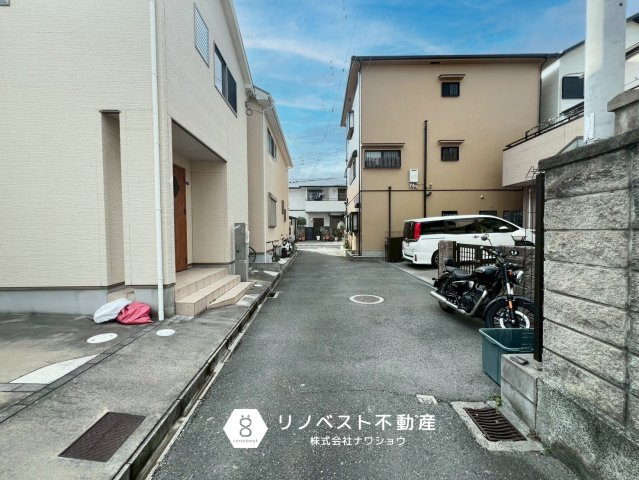 東大阪市荒本2丁目の前面道路含む現地写真|【リノベスト不動産】女性スタッフ・男性スタッフ共に活躍中！
