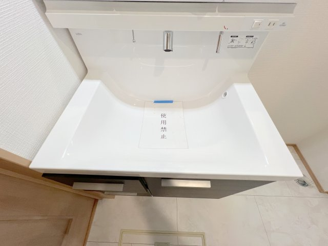 昭島市福島町2丁目　新築戸建全3棟の独立洗面台|暮らしを快適に変えるシャワー付洗面台