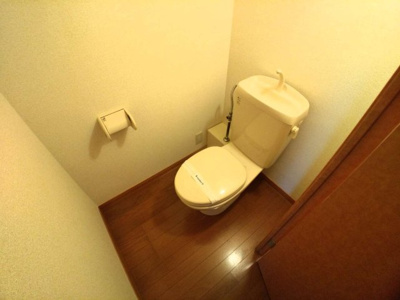 【トイレ】 | レオパレス有富 | 明るく清潔感のあるトイレ