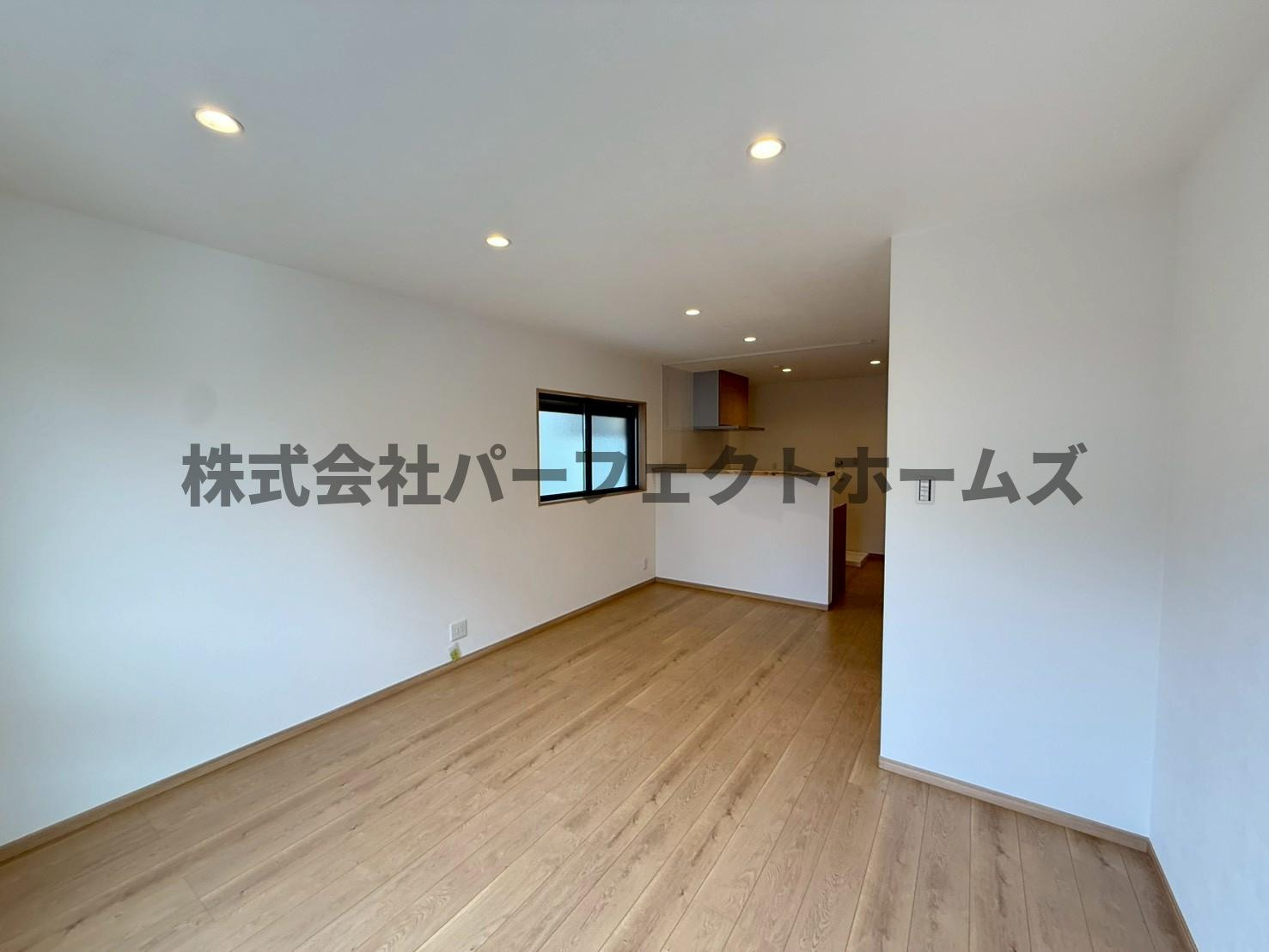 若葉町戸建　賃貸の居間・リビング|ゆったり過ごせるリビングです