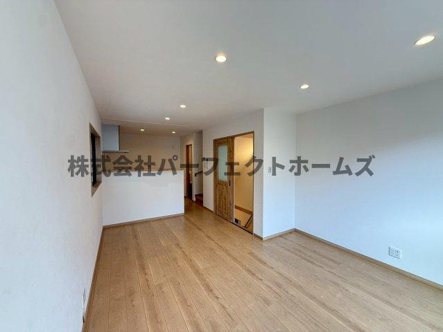 若葉町戸建　賃貸の居間・リビング|おしゃれな居間です