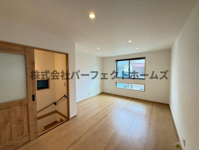 若葉町戸建　賃貸の居間・リビング|ゆったりとした居間です