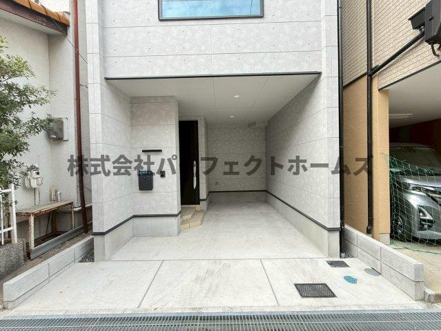 若葉町戸建　賃貸の駐車場|駐車場があるので、車を買う予定の方も安心です