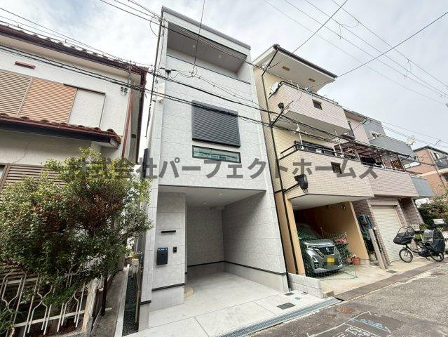 若葉町戸建　賃貸の駐車場|駐車場に車を止められます