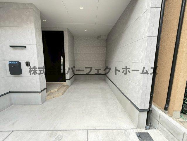 若葉町戸建　賃貸の駐車場|車をお持ちの方に嬉しい駐車場付きの物件です