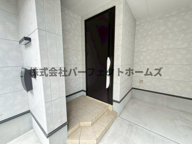 若葉町戸建　賃貸のエントランス|毎日通るエントランスはこのようになっています