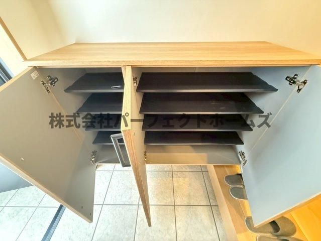 若葉町戸建　賃貸の収納|こまごまとしたものを収納できそうですね