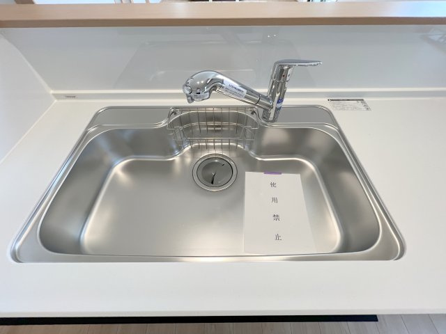 昭島市福島町2丁目　新築戸建全3棟のキッチン|浄水器付きシンク