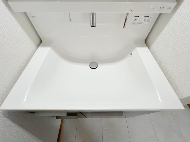 昭島市福島町2丁目　新築戸建全3棟の独立洗面台|シャワー付洗面台で快適な暮らし