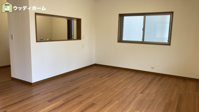 川口市新堀　中古一戸建ての居間・リビング