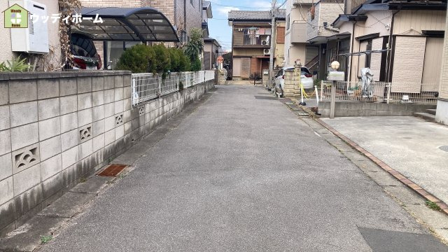 川口市新堀　中古一戸建ての前面道路含む現地写真