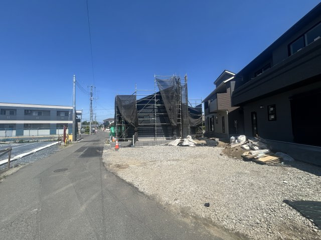 新築　前橋市駒形町　Blooming　Garden　3号棟の前面道路含む現地写真|現地写真　北東側接道幅員約3ｍ　南西側接道幅員約4ｍ