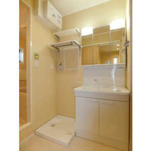 セレッソハイムⅡの洗面所|明るい洗面所です