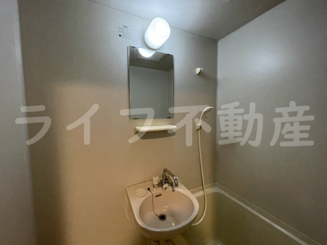 ルビダクオ荒本の独立洗面台|独立洗面化粧台が付いています