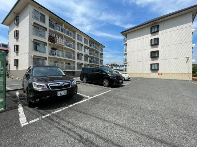 メゾン大津和の駐車場