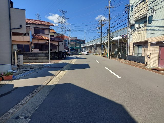 宝塚市山本野里1丁目新築一戸建の前面道路含む現地写真