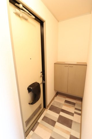 フリージアコートの玄関