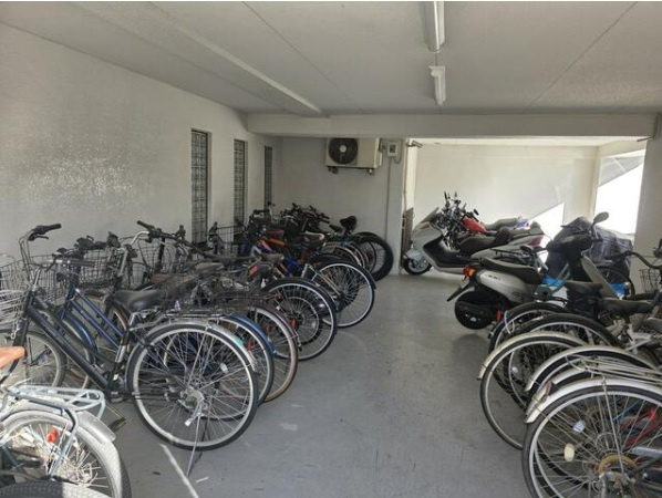 センチュリー高崎新町の駐輪場