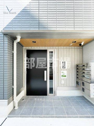 グラナーデ南千住のエントランス