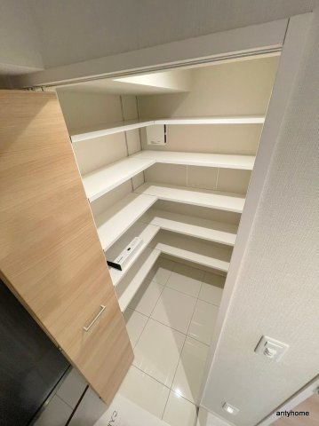 IBC Residence West　仲介手数料無料の収納