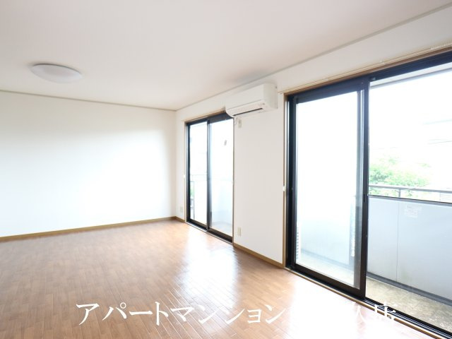 サンマリーナAの居間・リビング