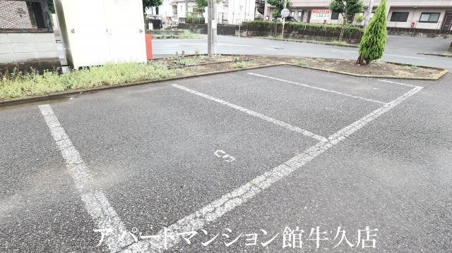 サンマリーナAの駐車場