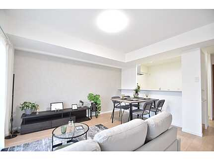 ペルル中山南の居間・リビング