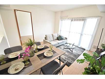 ペルル中山南の居間・リビング