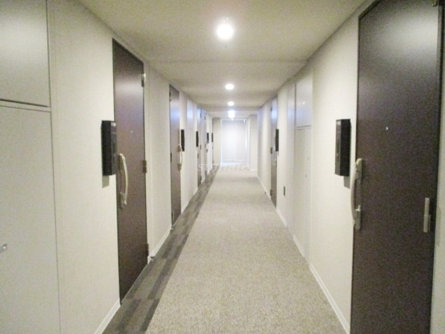 パークアクシス赤羽南のその他共用部分|雨風が気にならない内廊下設計です☆