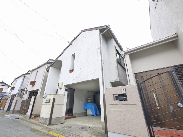 天理市柳本町貸家の外観