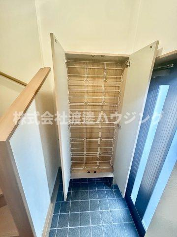 東大阪市西堤本通東テラスハウスの収納|玄関収納