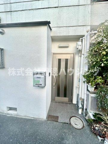 東大阪市西堤本通東テラスハウスのエントランス