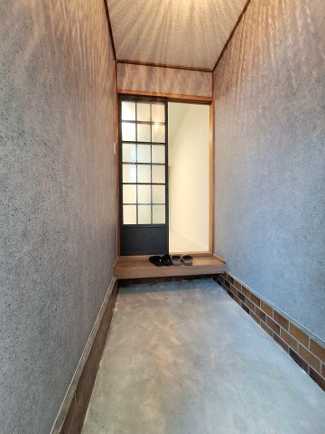 城垣町テラスの玄関