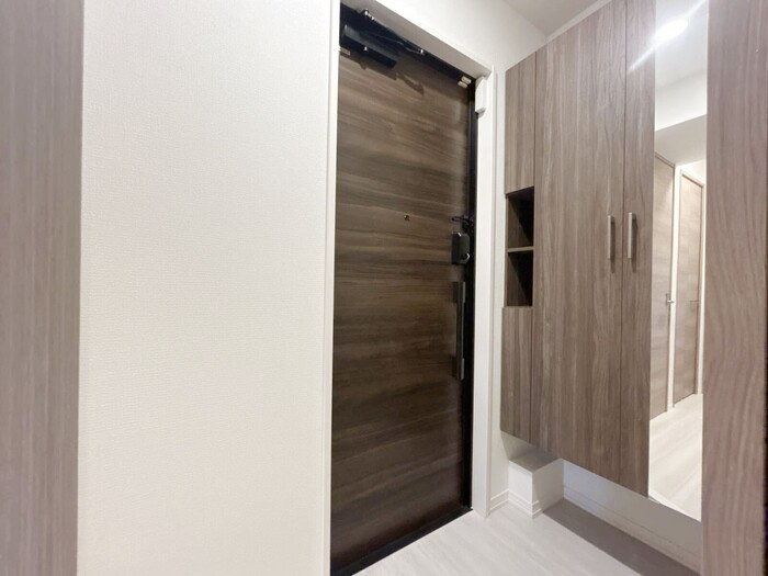 グラナーデ東日暮里の玄関