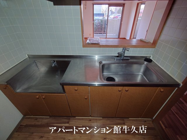 牛久ロイヤルレジデンスDⅡ型のキッチン