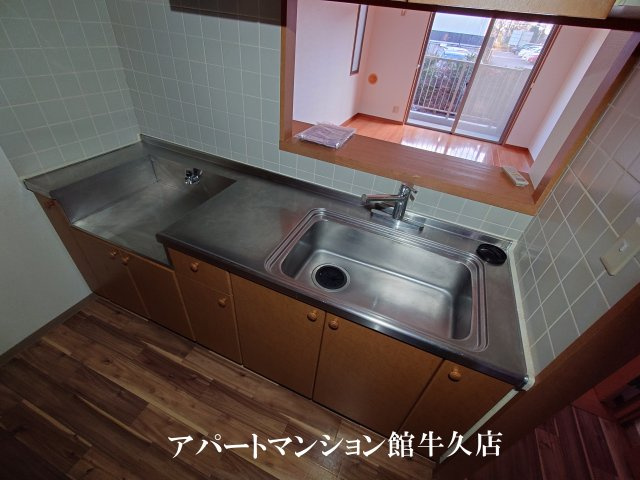 牛久ロイヤルレジデンスDⅡ型のキッチン|リビングが見渡せるカウンターキッチン♪