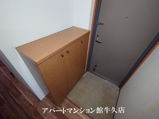 牛久ロイヤルレジデンスDⅡ型の玄関