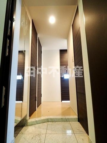 レジディア広尾南の玄関